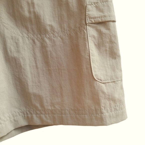 Columbia Light-weight Sandy River Cargo Shorts in Tusk with Belt, Size XS - Picture 13 of 16